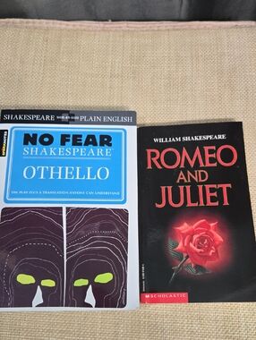 No Fear Shakespeare Othello & Romeo and Juliet Book Set